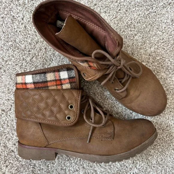 Fall boots - Picture 3 of 3